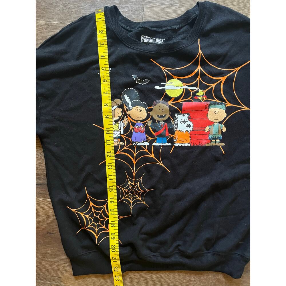 Peanuts Halloween Sweatshirt S Snoopy Charlie Brown Spiderweb Black Orange - Picture 4 of 6